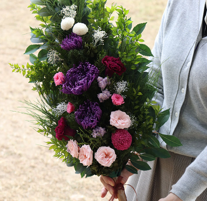 大型仏花　手でもった感じ